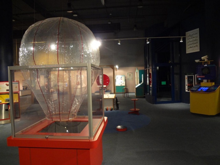 workings of a hot air balloon at sharjah science museum